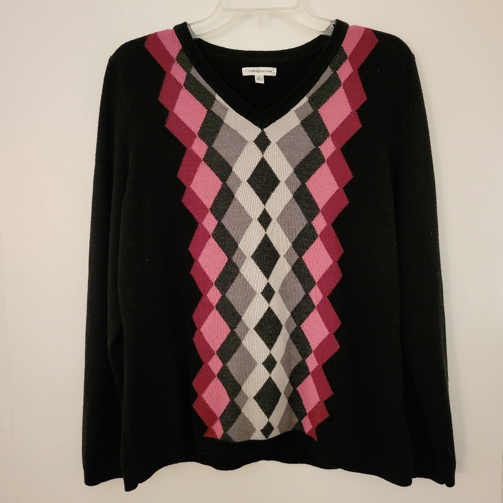 Pink gray black vneck sweater with vertical front diamond design